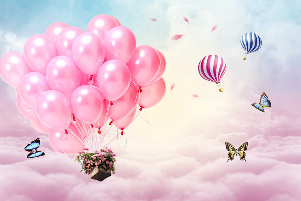 Фотообои Воздушные шары на фоне тучь