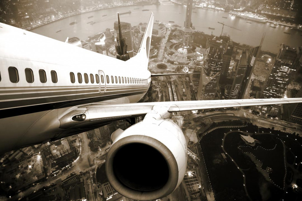 Фотообои Самолет над городом